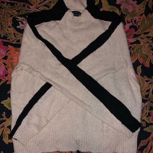Turtle neck sweater | Cream/black size SMALL